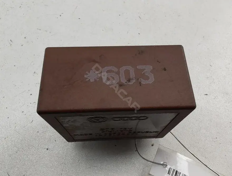 Реле стеклоочистителя 4B0955531E