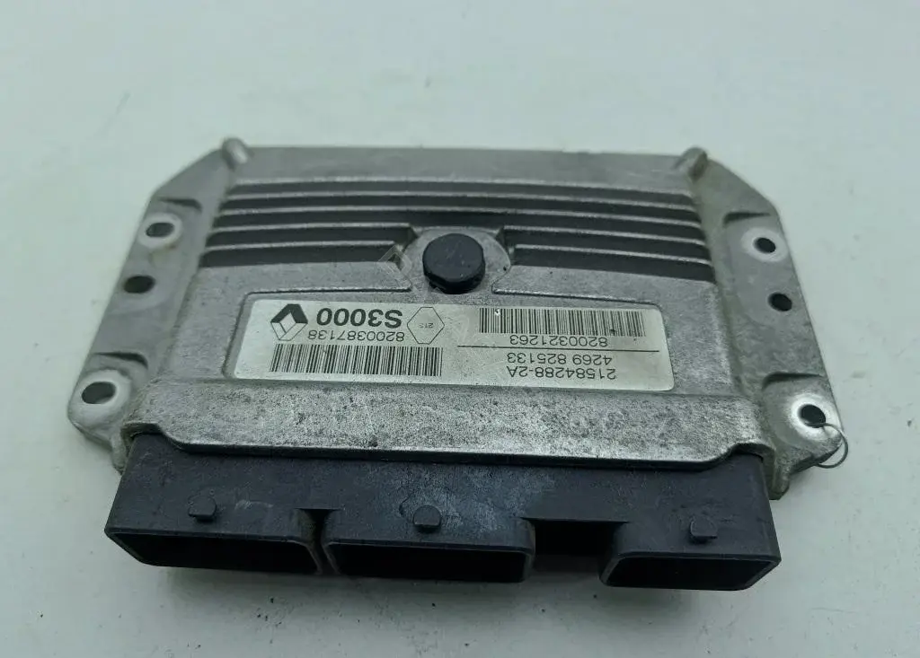 Блок управления двигателем 8200387138