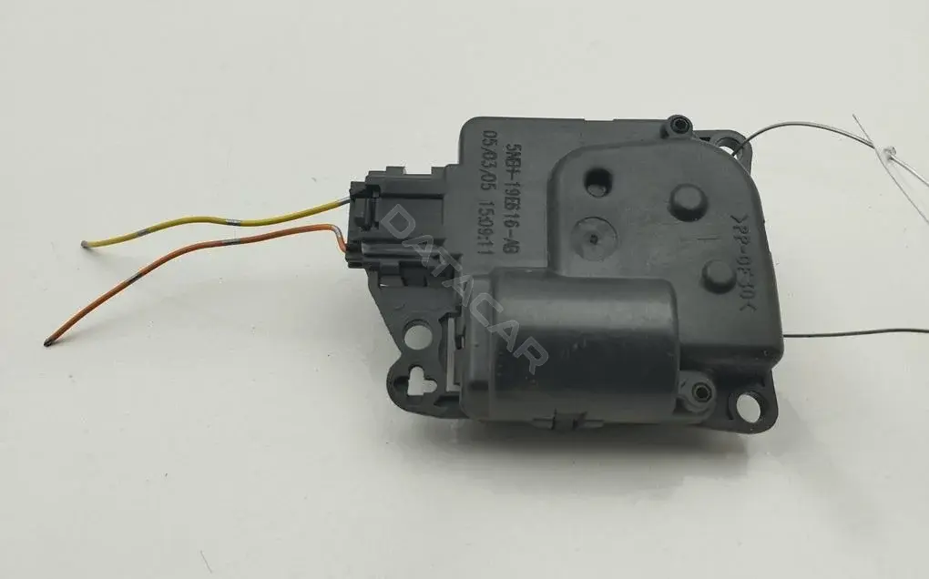 Мотор заслонки печки 5NEH19E616AB