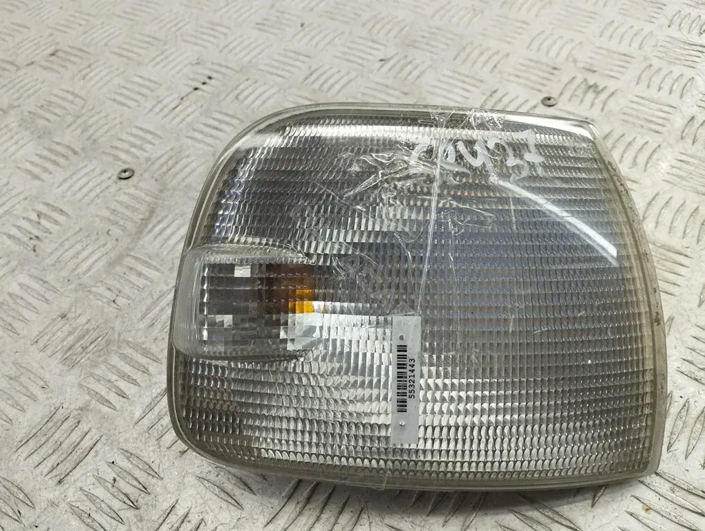 Поворотник 701953042