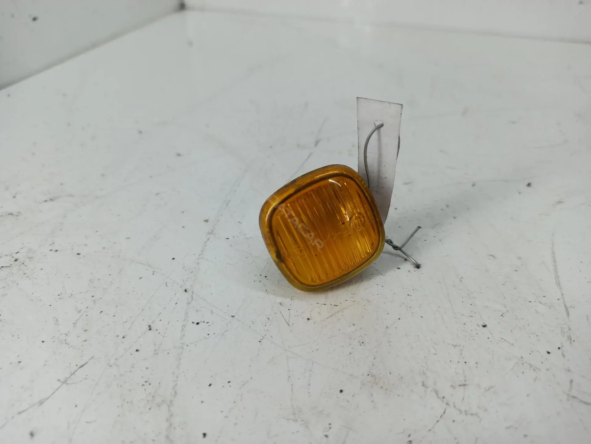 Повторитель передний 4D0949127B