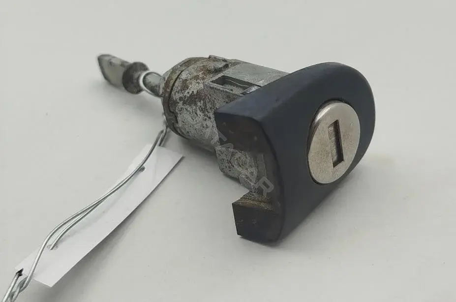 Личинка замка двери 1U0837167