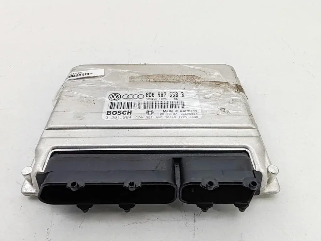 Блок управления двигателем 8D0907558B