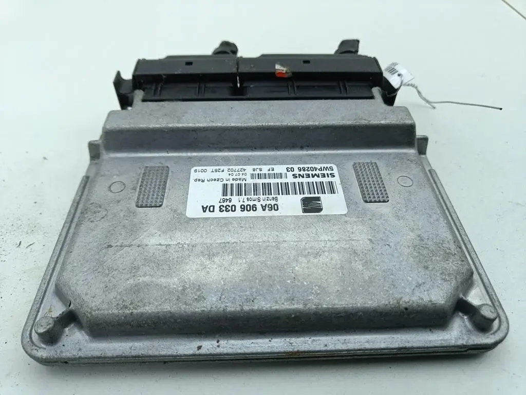 Блок управления двигателем 06A906033DA