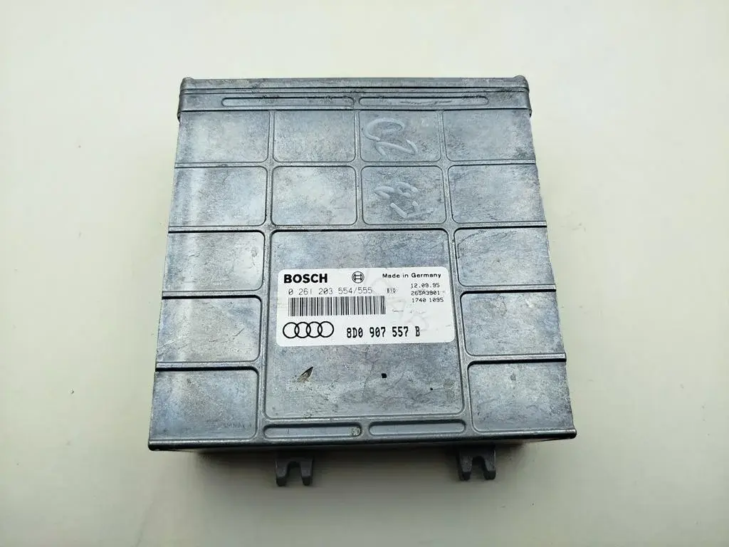 Блок управления двигателем 0261203555, 8D0907557B