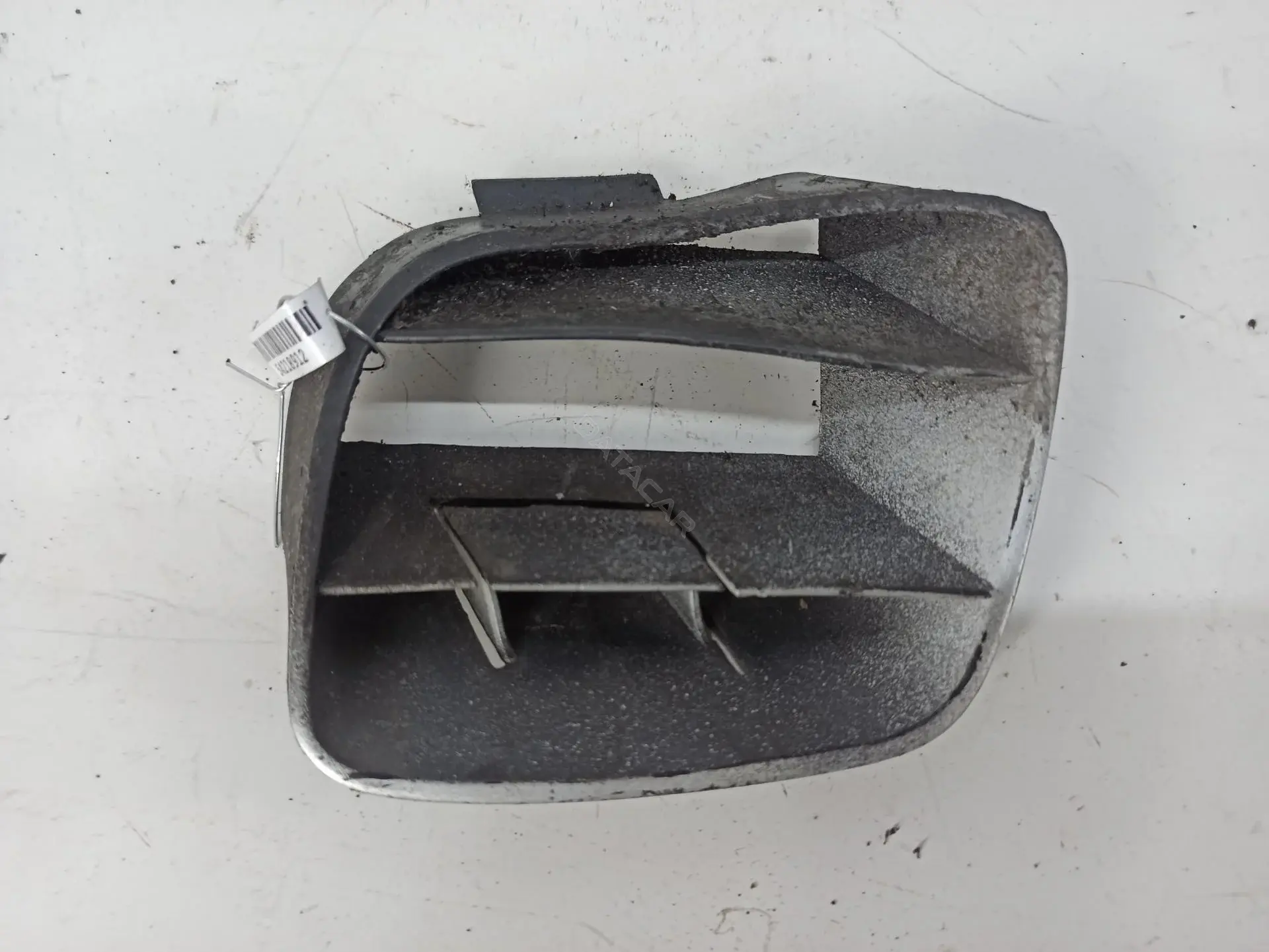 Решетка бампера / заглушка 893807367