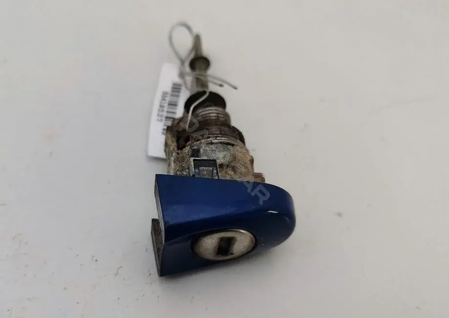 Личинка замка двери 1T0837167A