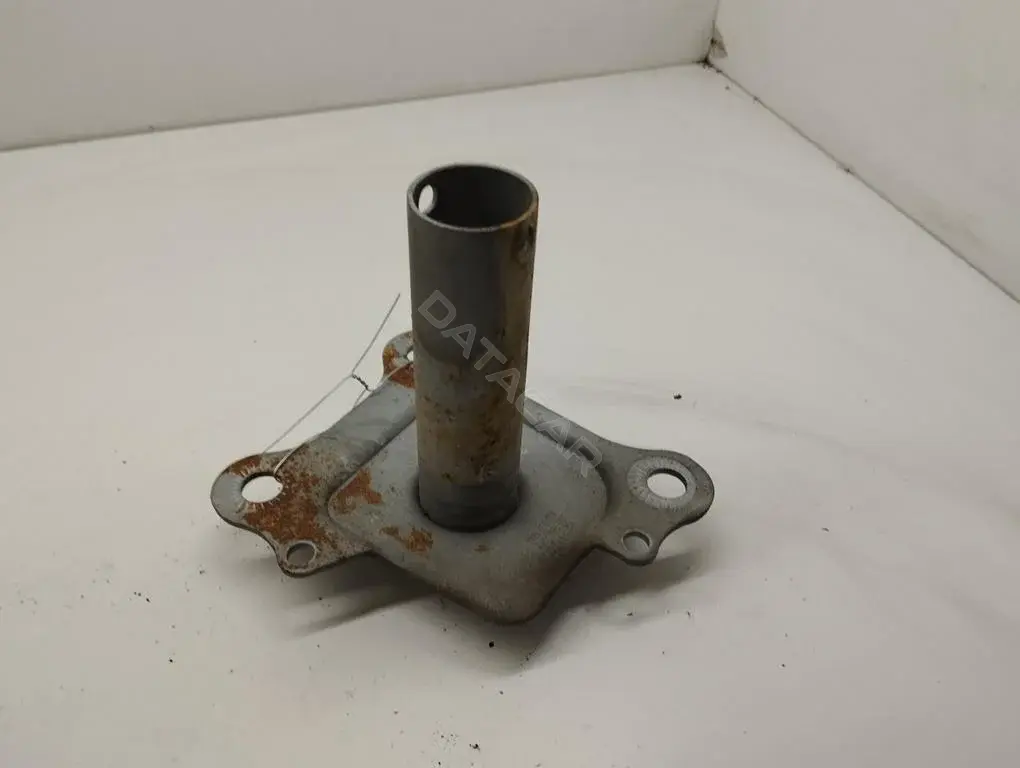 Кронштейн-направляющая бампера 8L0807134A