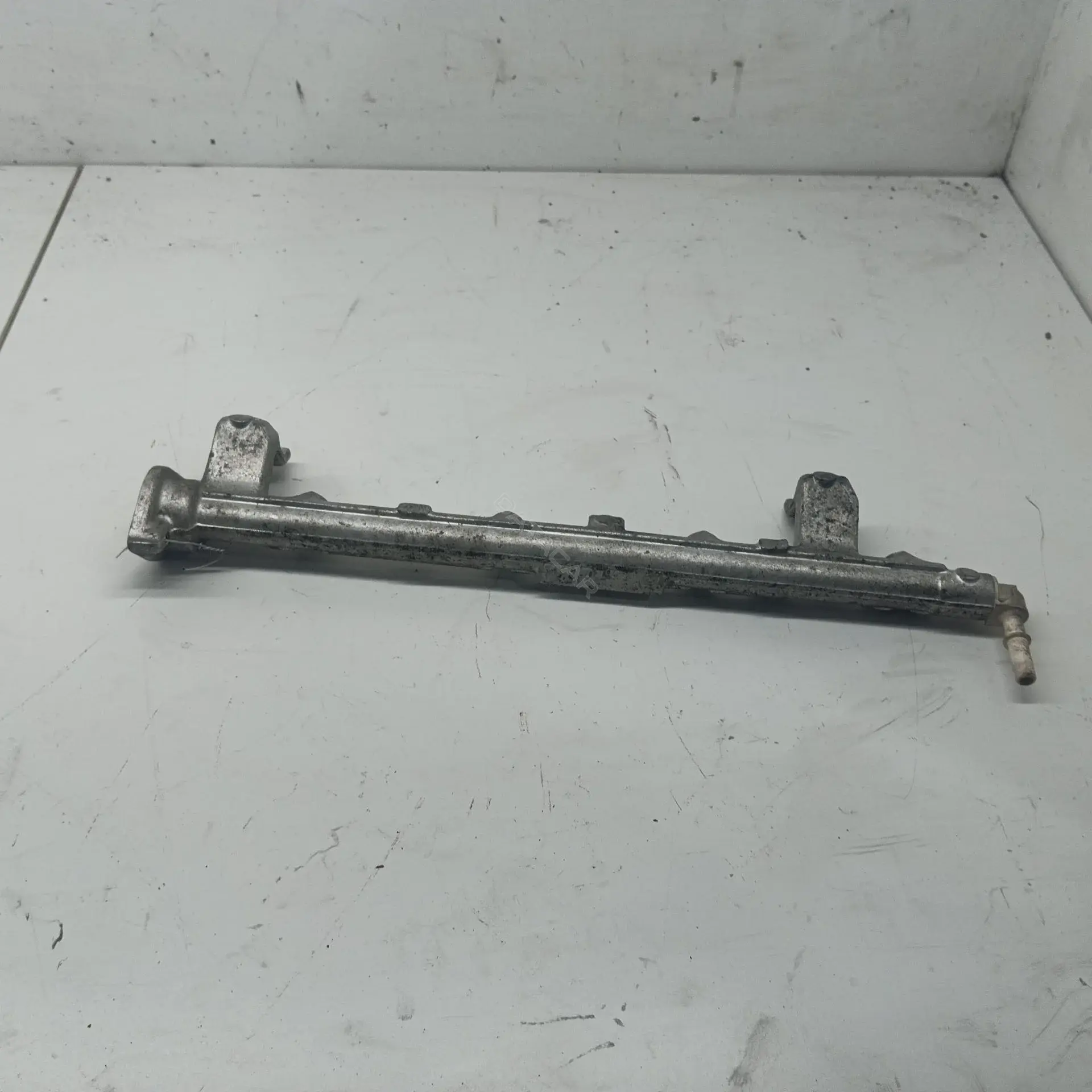 Топливная рейка 4M5G9H487CA
