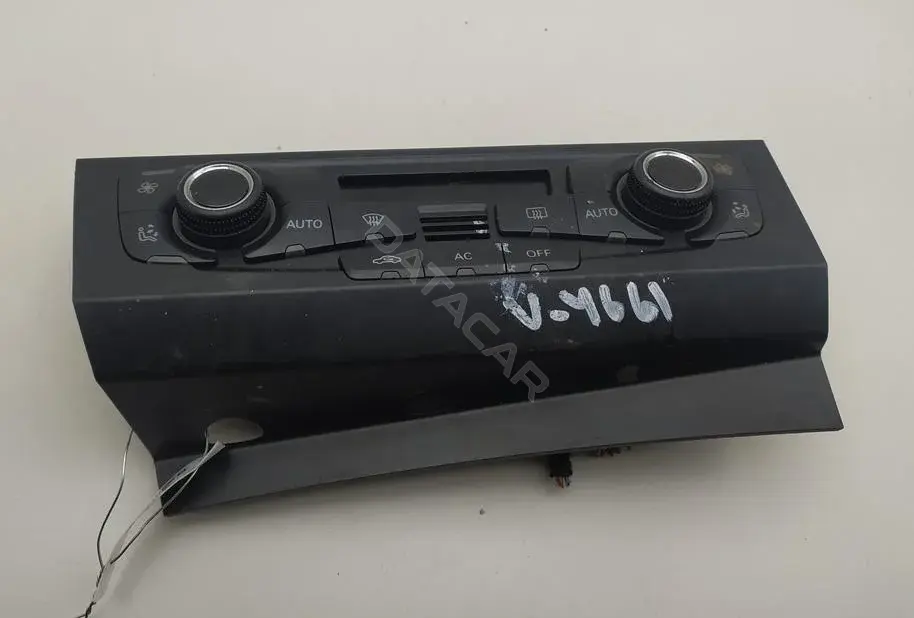 Переключатель отопителя 8T2820043S