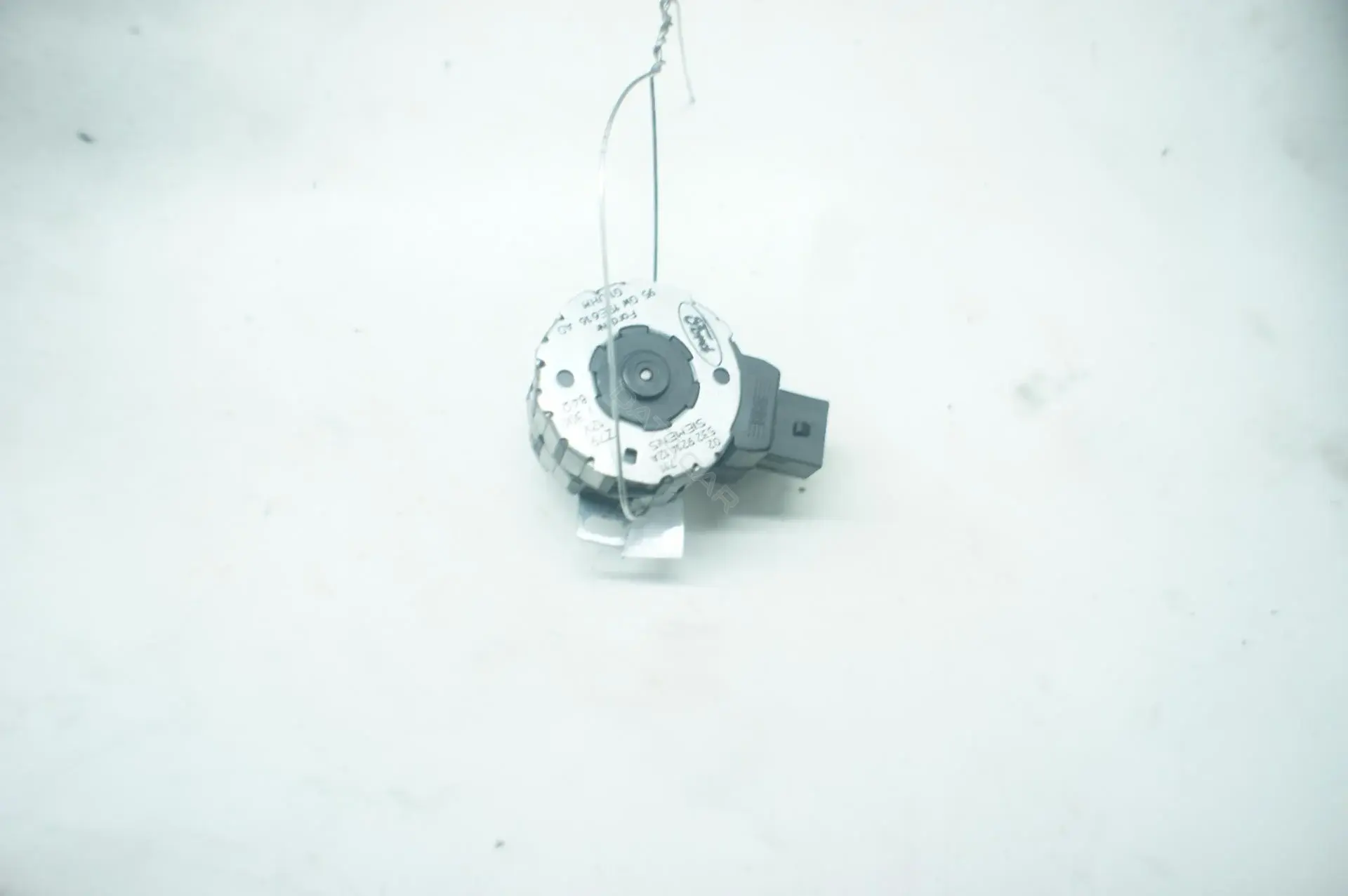 Мотор заслонки печки 95GW19E616AD