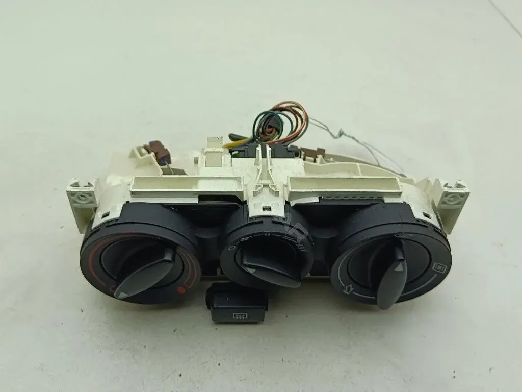 Переключатель отопителя 8L819045C