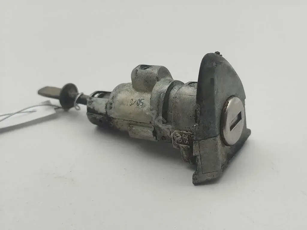 Личинка замка двери 3C0837167