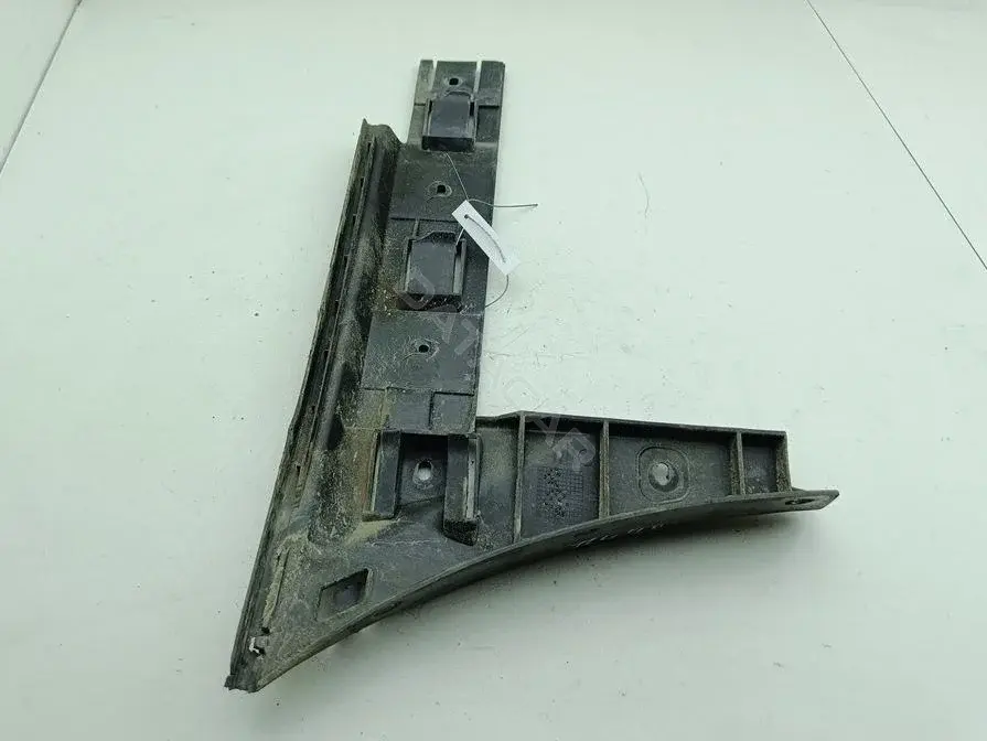 Кронштейн-направляющая бампера 3D5807393