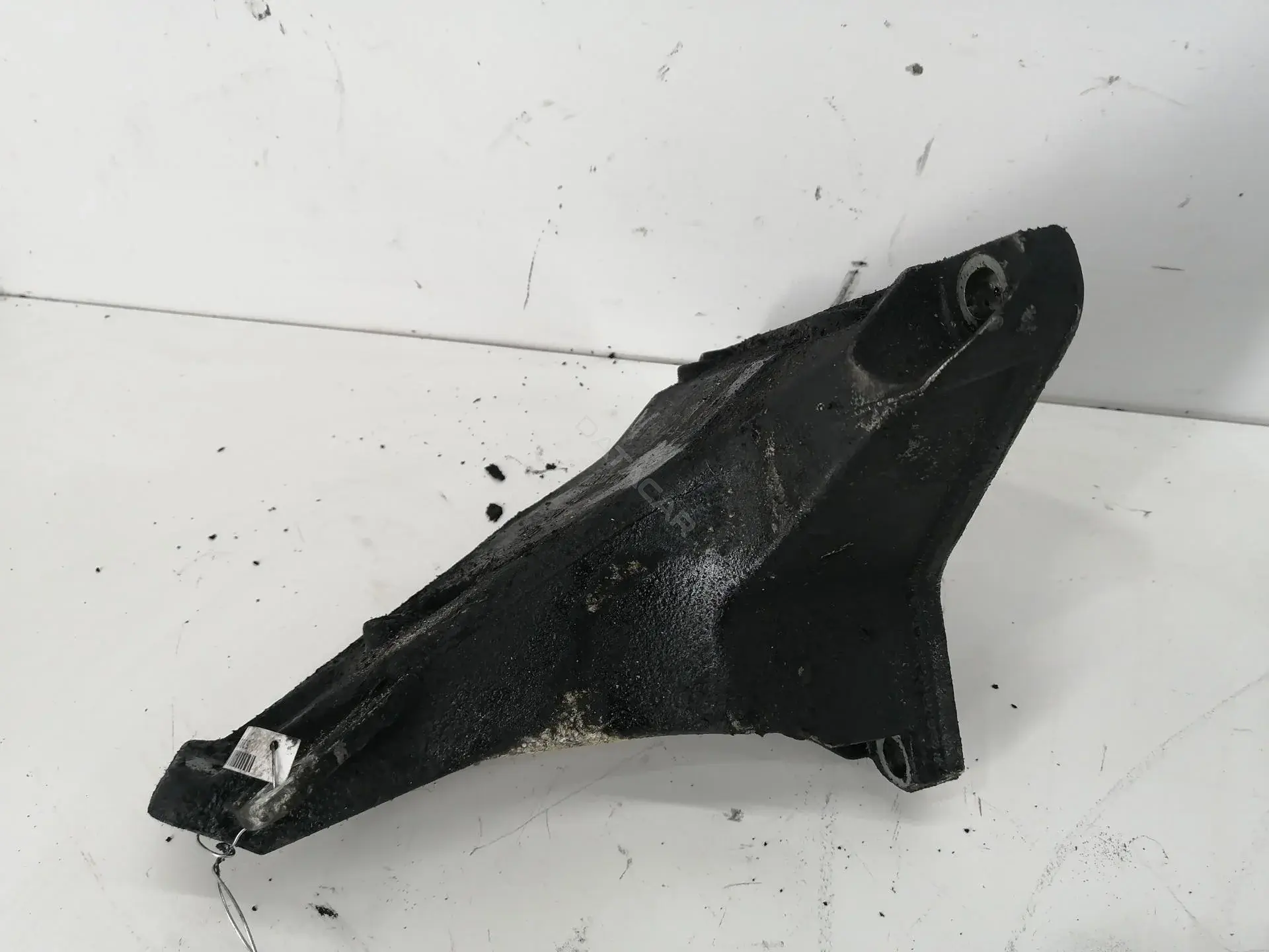 Подушка двигателя (Опора) 8D0199308N