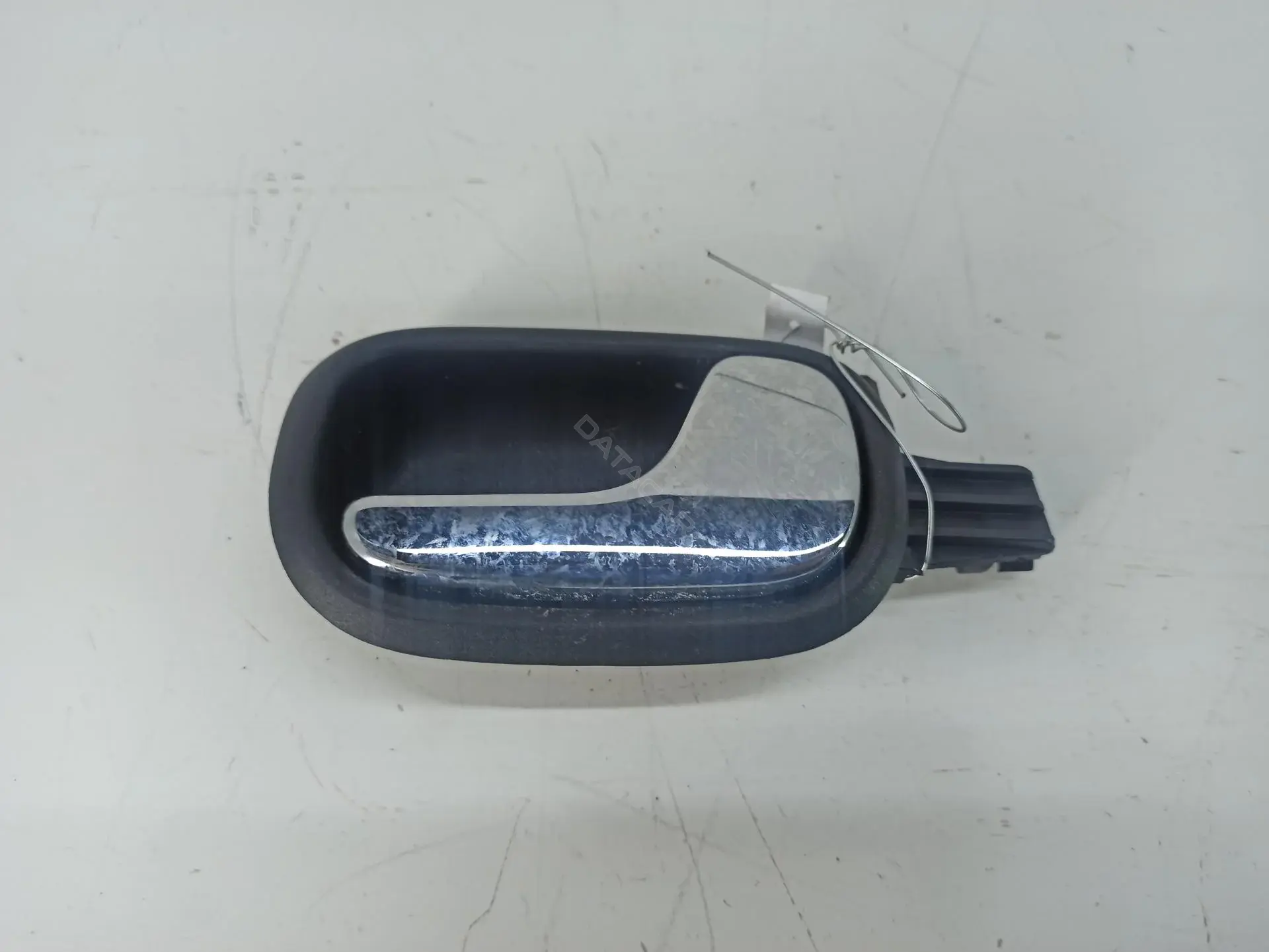 Ручка двери 8D0839020
