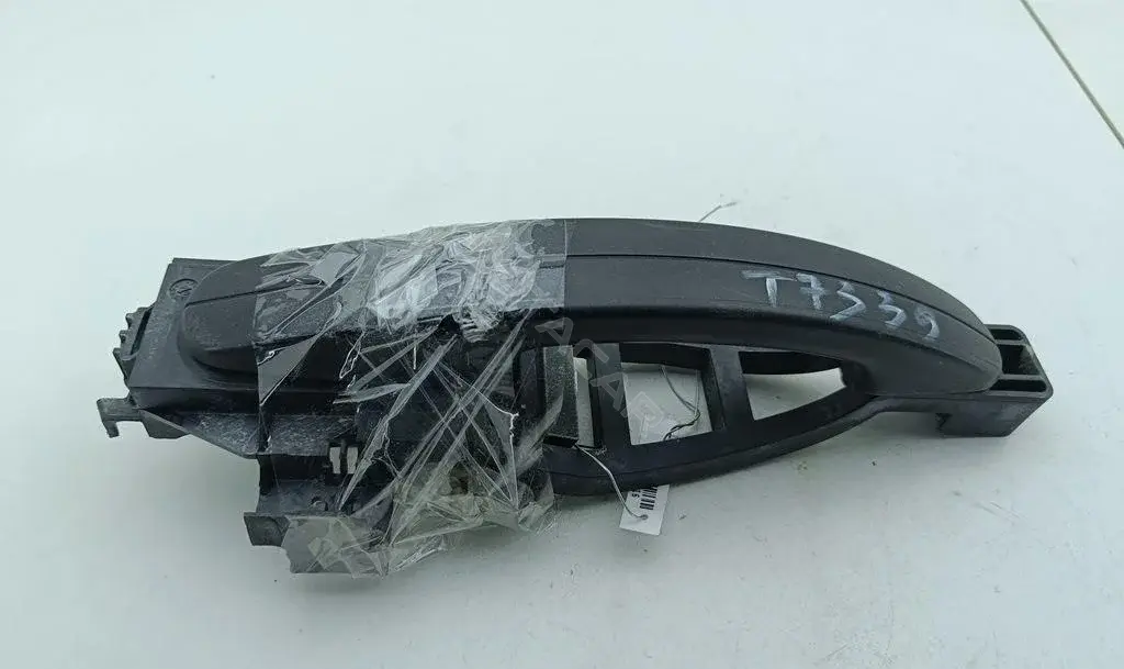 Ручка двери 3M51R224A37AD