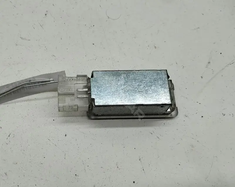 Плафон освещения салона 7L0947415