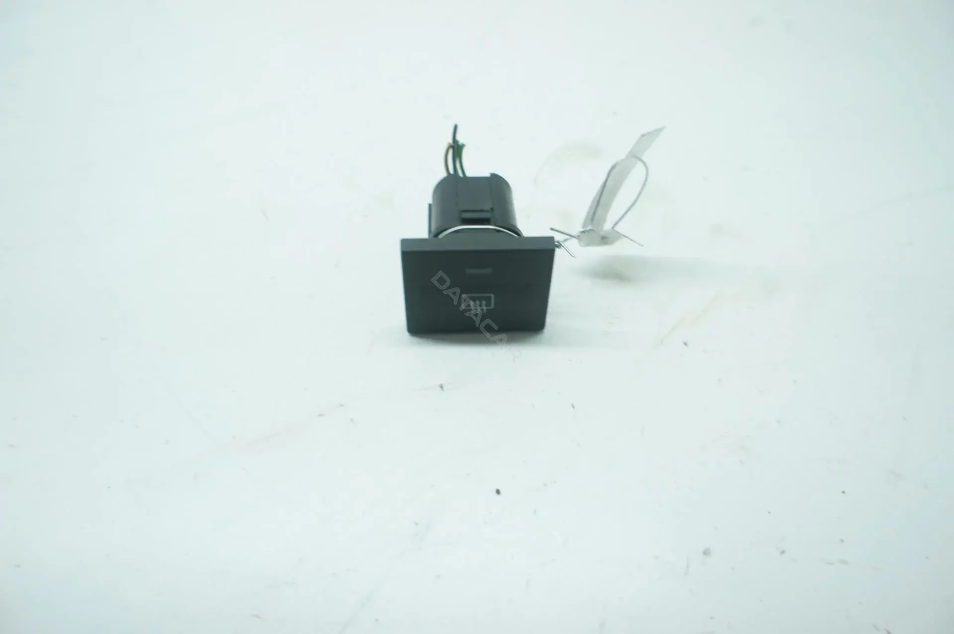 Кнопка обогрева стекла 3M5T18C621AD