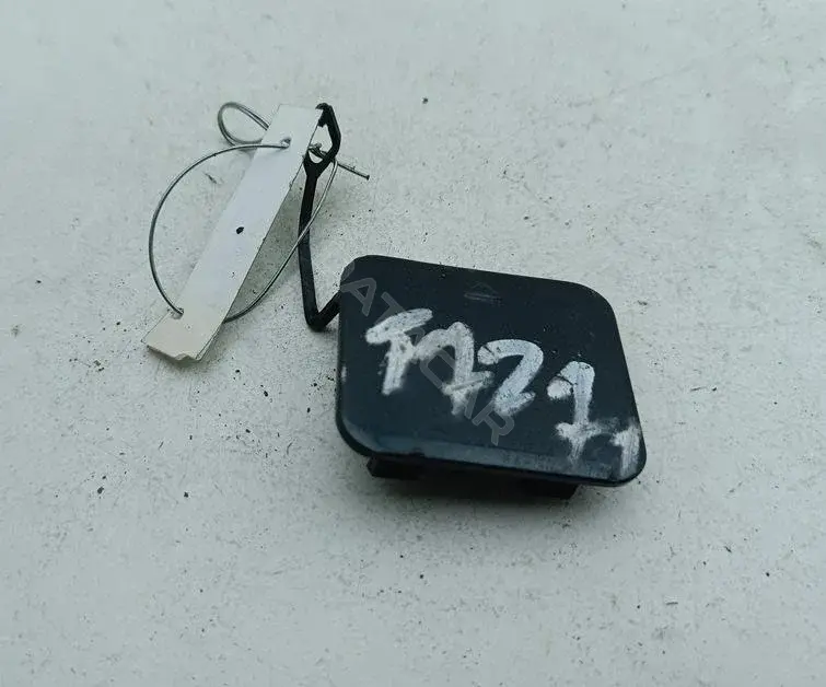 Решетка бампера / заглушка 8213683