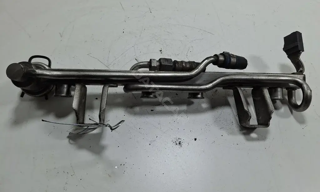 Топливная рейка 06B133317