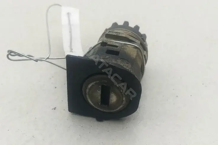 Личинка замка двери 4F0837063