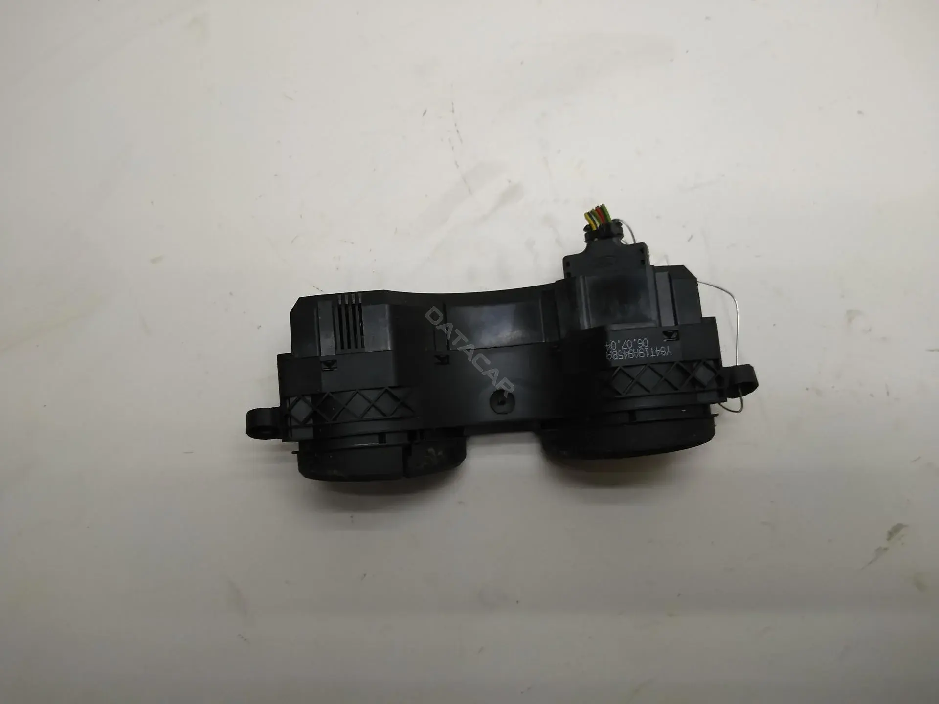 Кнопка обогрева стекла YS4T19A945BA