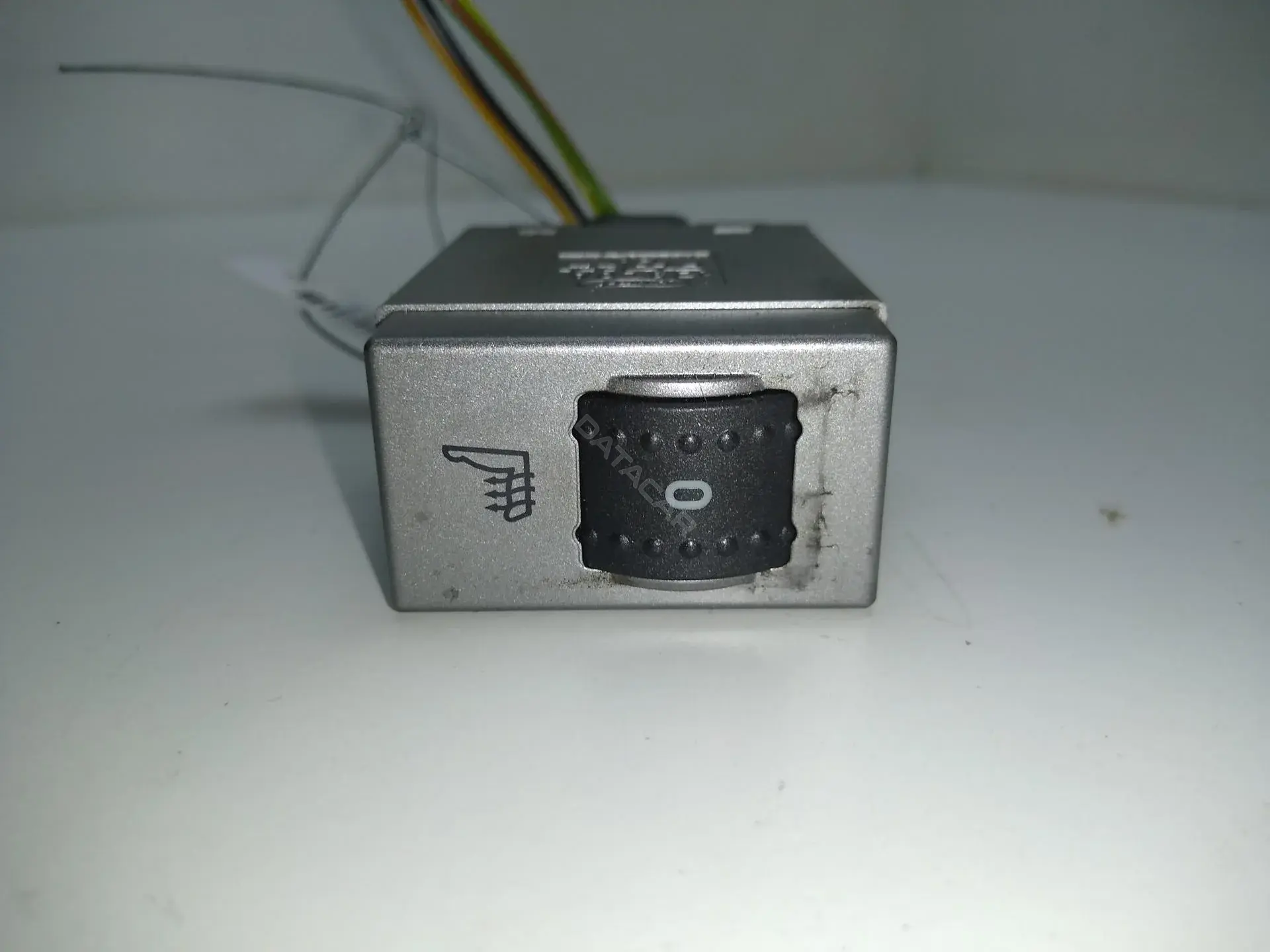 Кнопка обогрева сидений 8V4T19K314AB