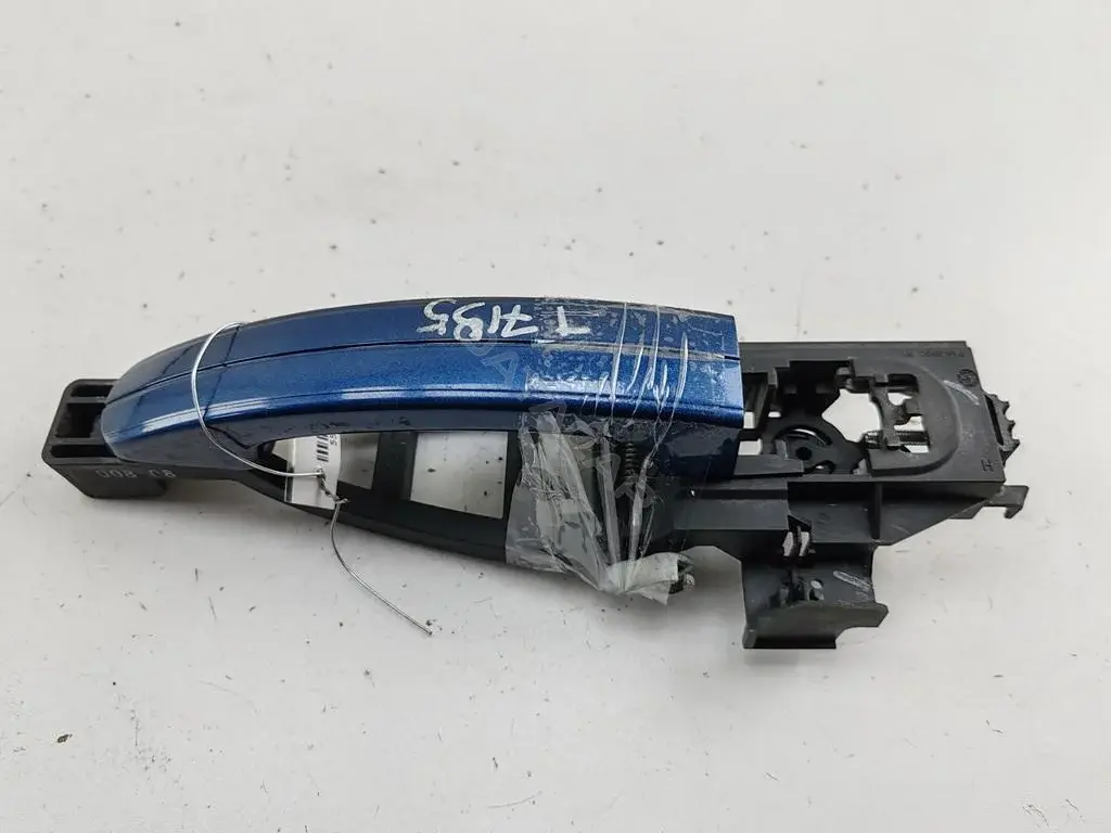Ручка двери 3M51R224A36