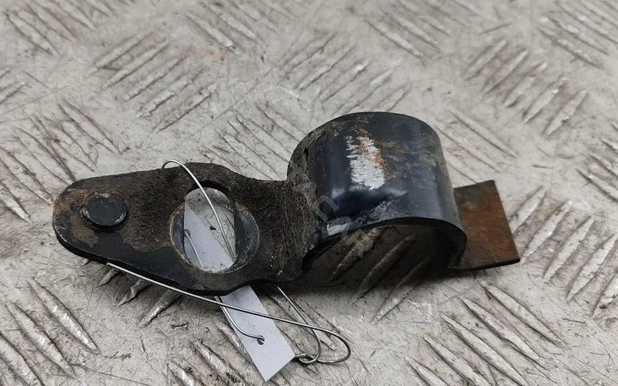 Скоба стабилизатора 55297691