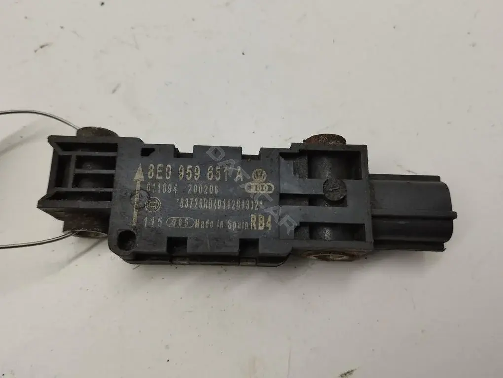 Датчик удара 8E0959651A