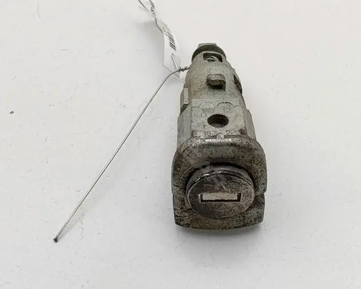 Личинка замка двери 5J0837167