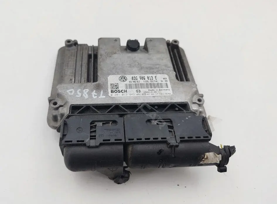 Блок управления двигателем 03G906013E