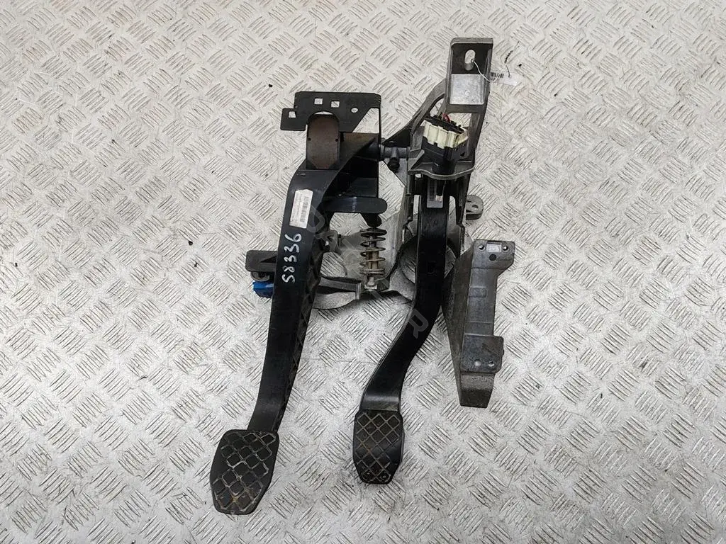 Скоба суппорта 4F1721117A