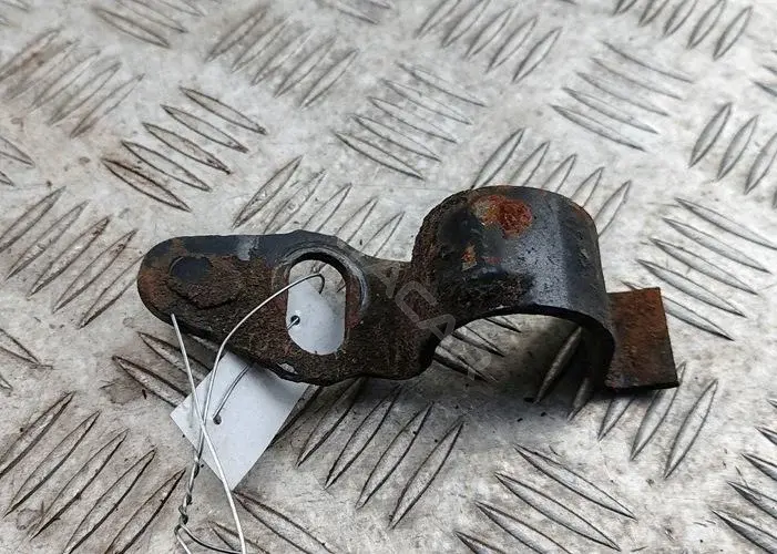 Скоба стабилизатора 55309098