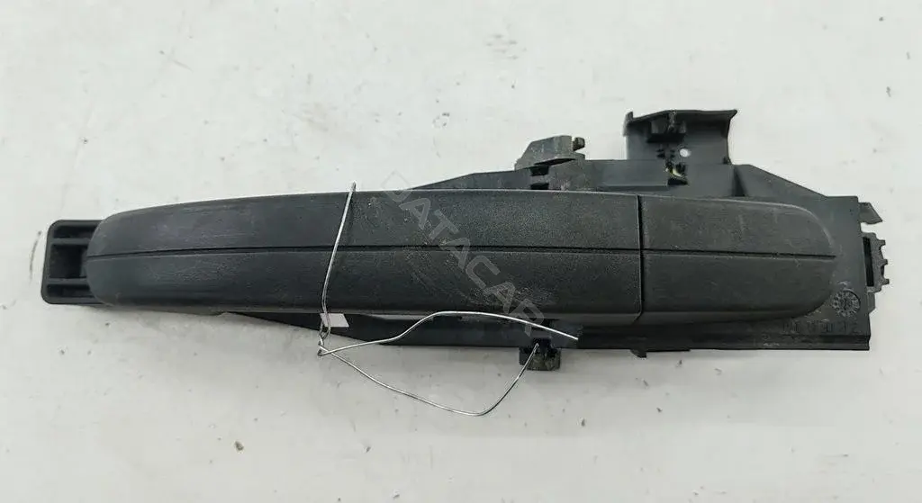 Ручка двери 3M51R224A37AD