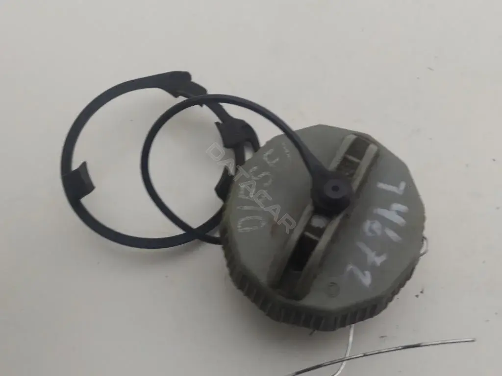 Крышка топливного бака GJ2B42250A