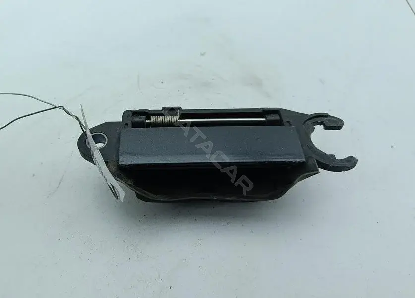 Ручка двери 8D0837205D