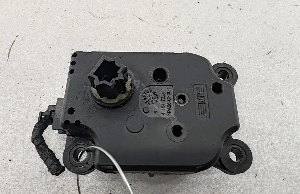 Мотор заслонки печки 4PUH19E616AC