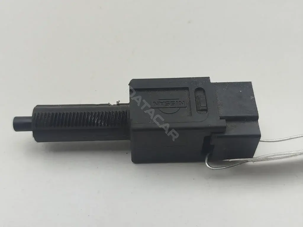 Датчик стоп сигнала 18002AX700