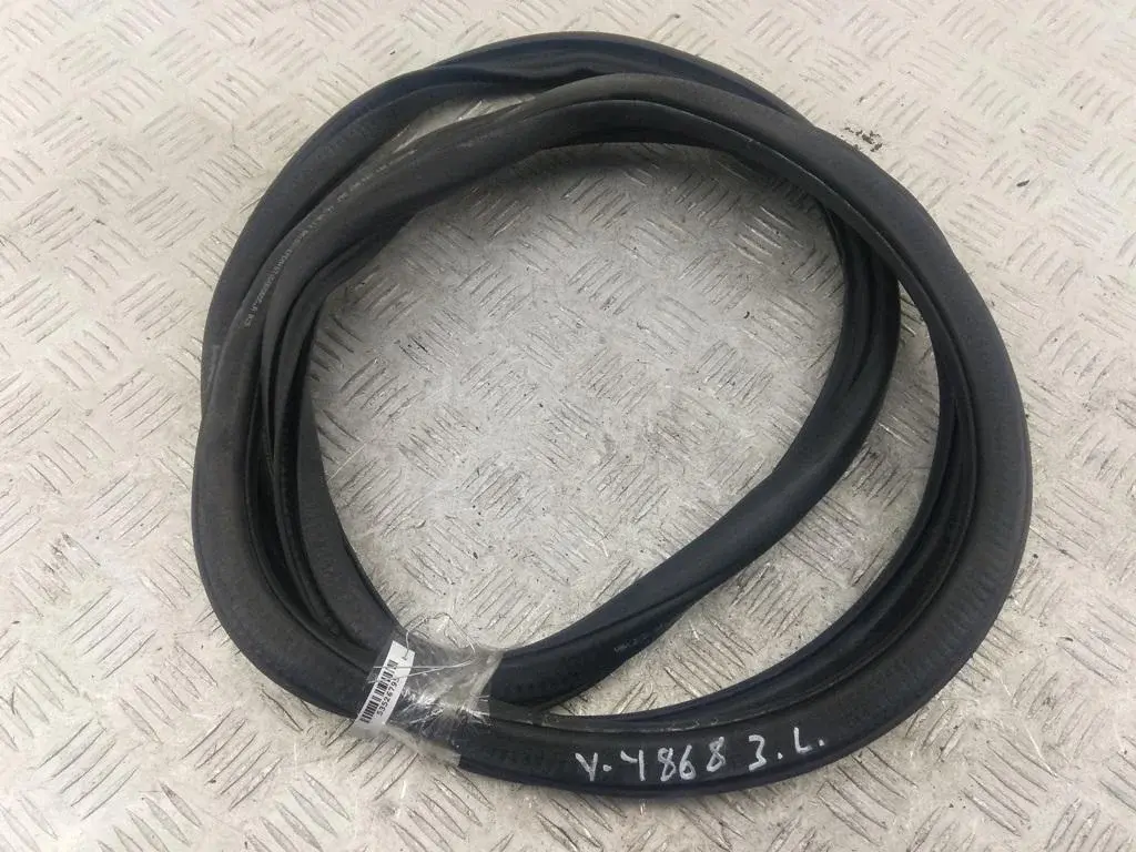 Уплотнитель двери 3T0867366