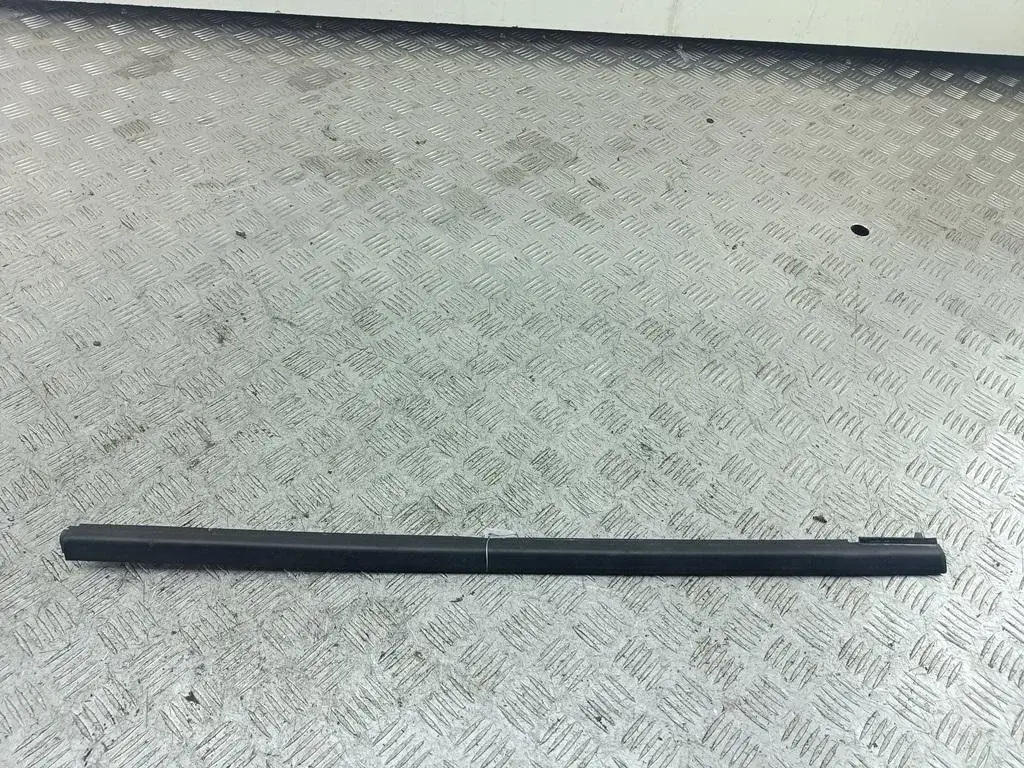 Молдинг стекла 3M51R25604