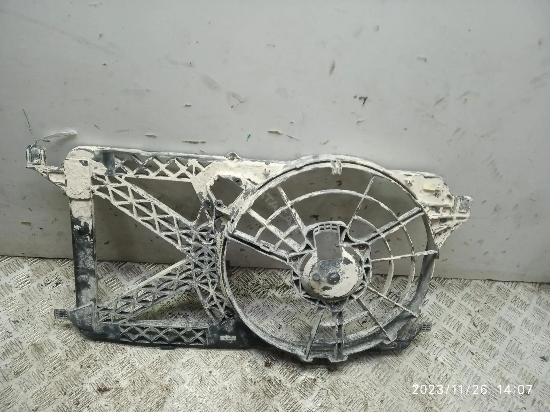 Кронштейн вентилятора радиатора 4c118c607ab
