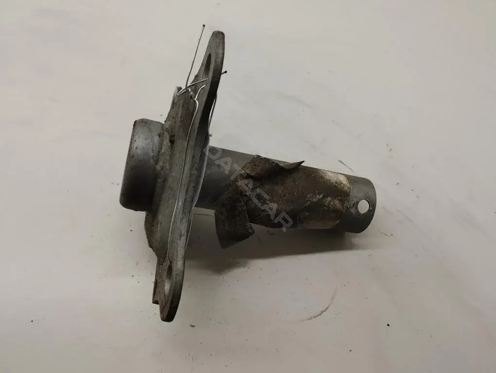 Кронштейн-направляющая бампера 8L0807134A