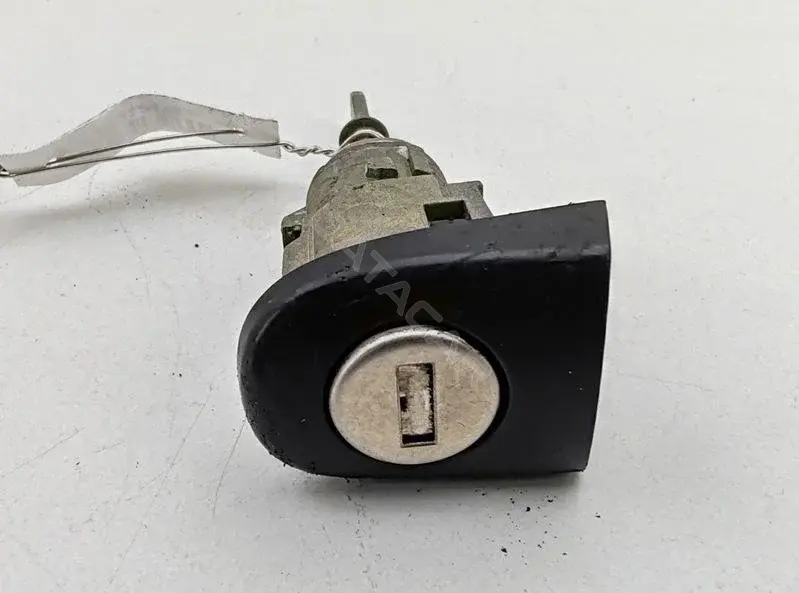 Личинка замка двери 1U0837167