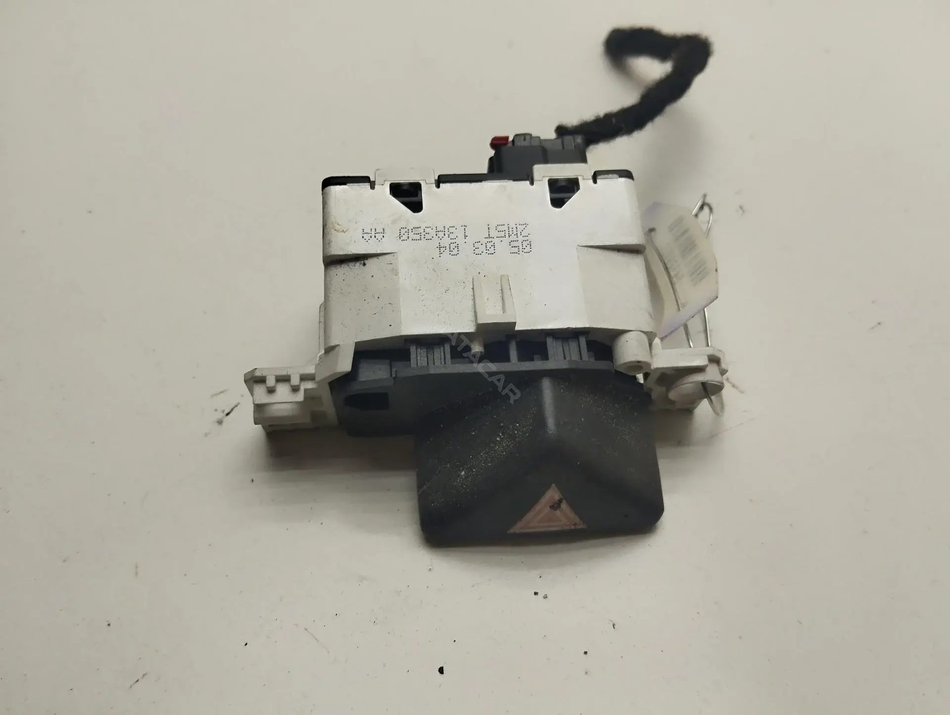 Кнопка аварийки 2M5T13A350AA