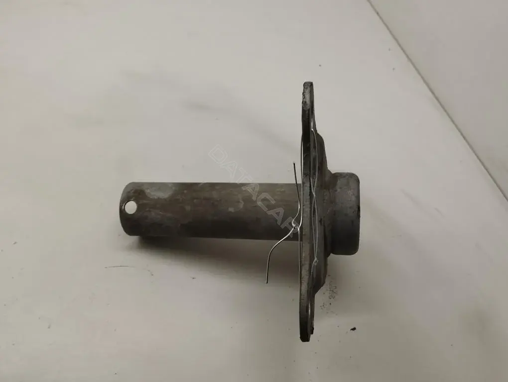 Кронштейн-направляющая бампера 8L0807133A