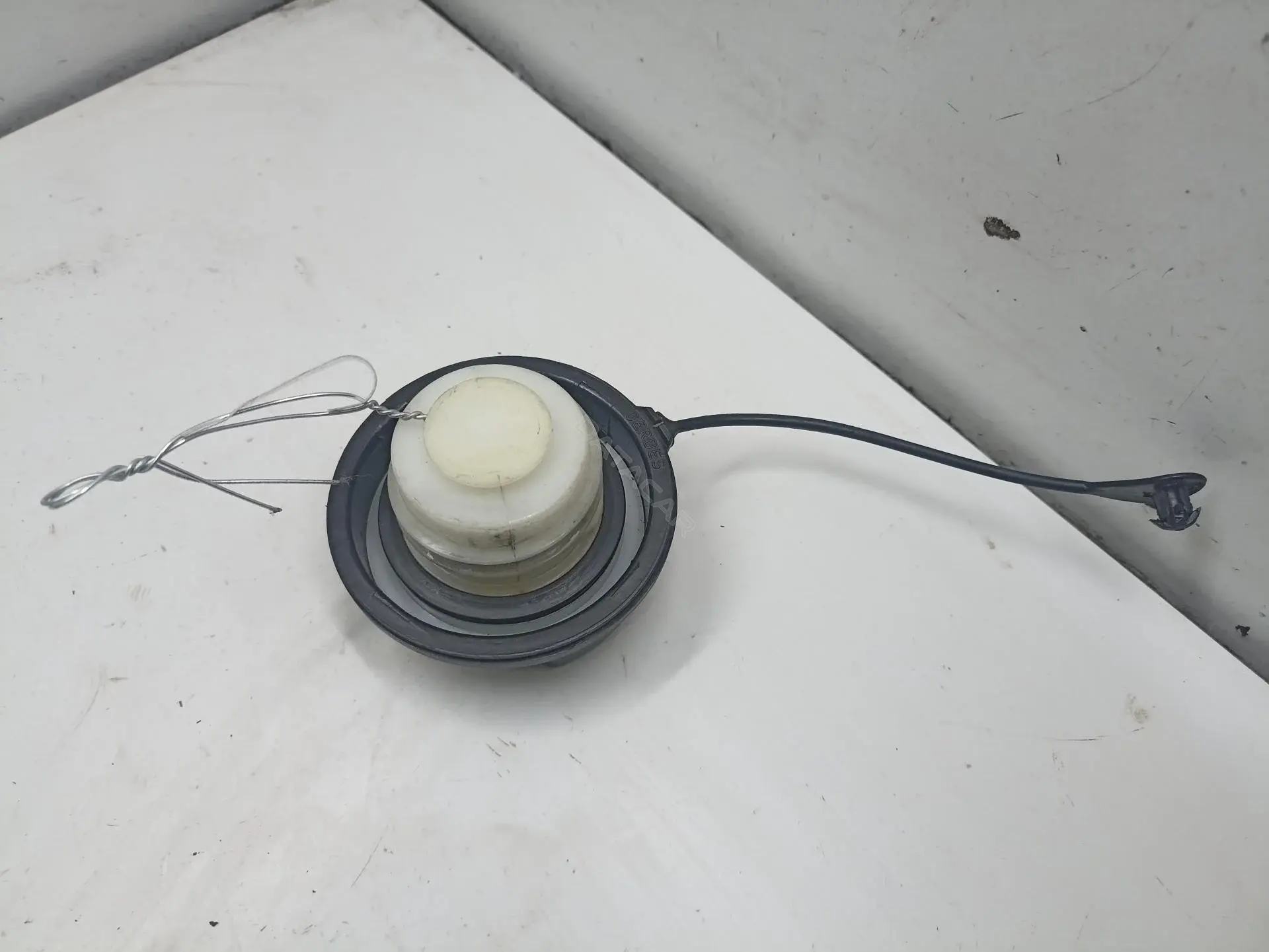 Крышка топливного бака 54851794