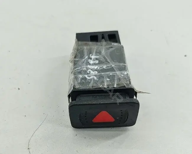 Кнопка аварийки 1J0953235J