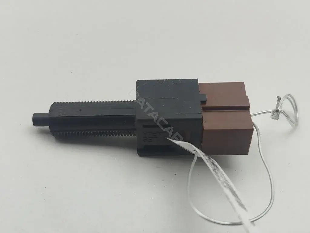 Датчик стоп сигнала 18002AX700